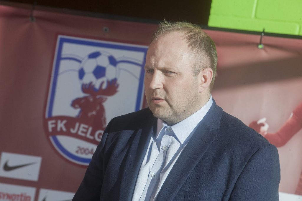 Māris Peilāns par spīti dažādiem šķēršļiem attīsta futbolu Jelgavā.