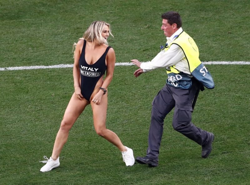 Kinsija Volanski jūnijā izskrēja laukumā UEFA Čempionu līgas finālā.