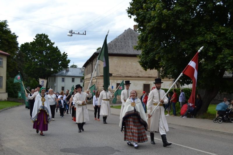 Svētku gājiens Aizputes pilsētas svētkos,