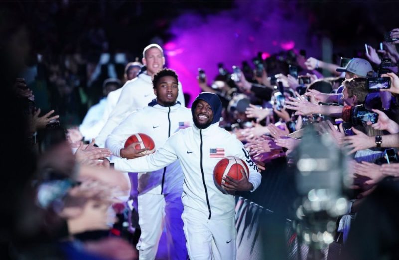 Basketbols Austrālijā ir cieņā – ASV izlases basketbolisti dodas laukumā.