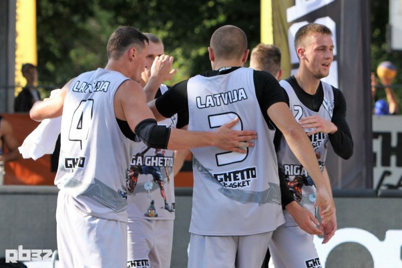 “Rīga Ghetto Basket” komandas spēlētāji.