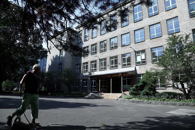 Pirms šī mācību gada slēgta Rīgas 29. vidusskola, tomēr skolas ēkā nerims rosība: nams iznomāts Žila Verna Rīgas franču skolai, kas ir privāta izglītības iestāde.