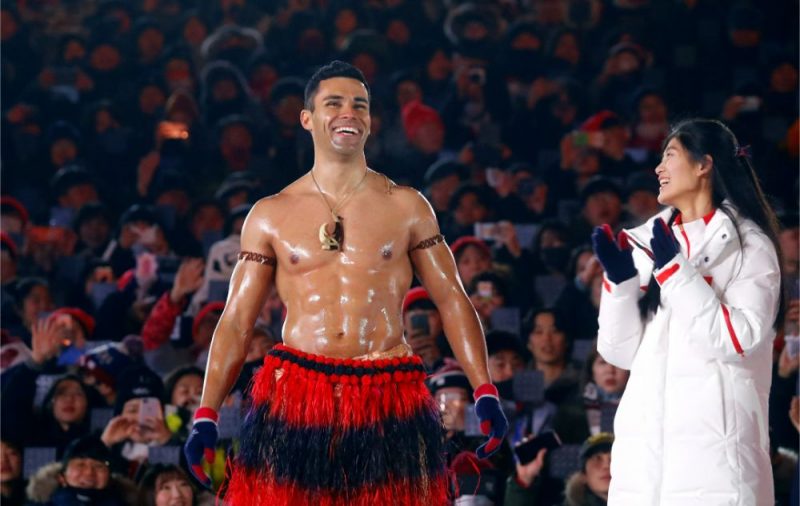 Pita Taufatofua pērn olimpiskajās spēlēs Phjončhanā.