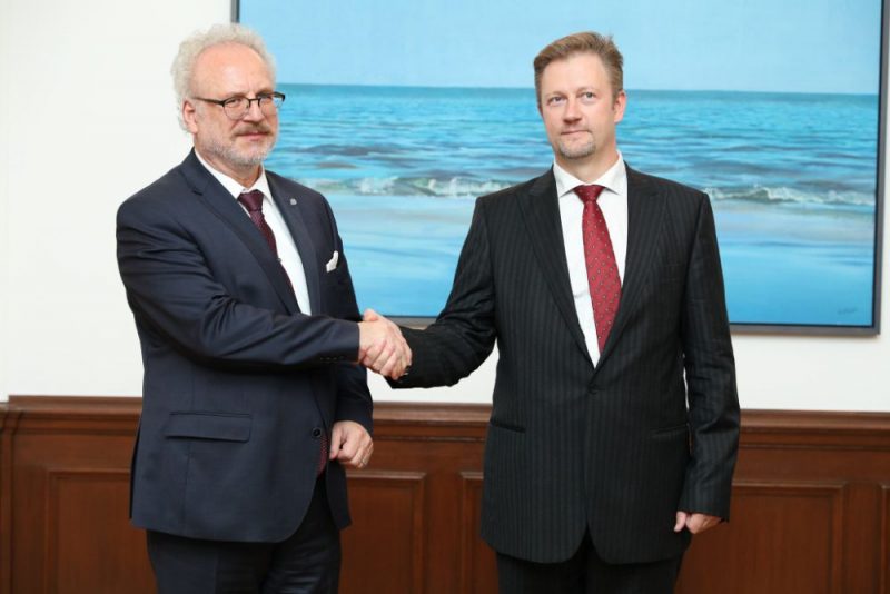 Latvijas Preses izdevēju asociācijas pārstāvji, tajā skaitā “Latvijas Mediji” valdes priekšsēdētājs Guntars Kļavinskis tiekas ar Valsts prezidentu Egilu Levitu, lai apspriestu preses piegādes problēmu reģionos, 08.08.2019.