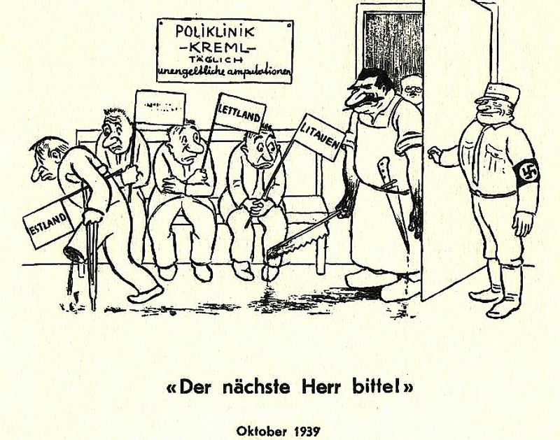 Šveices satīras žurnāla “Nebelspalter” 1939. gada oktobra karikatūra (apakšā paraksts: “Nākamais, lūdzu!”) par Vācijas un PSRS kopīgi īstenoto baltiešu suverenitātes “amputāciju”. Tobrīd daudziem šķita, ka Staļins aprobežosies vien ar Baltijas kontroli, bez okupācijas.