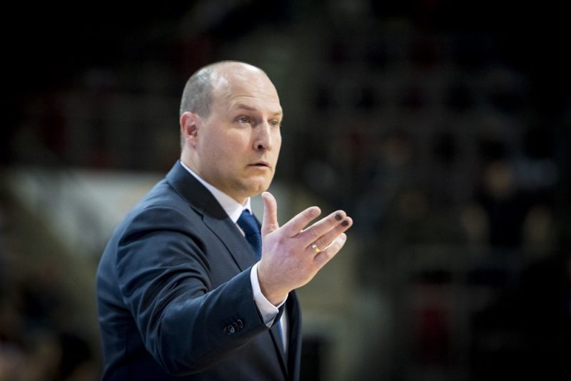 Roberts Štelmahers izvēlējies savus palīgus pie izlases stūres.