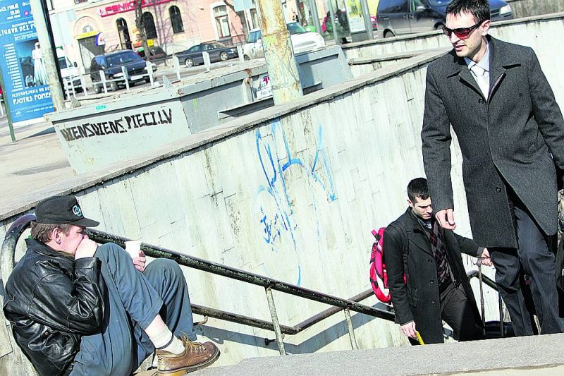 No parādiem varēs atbrīvoties tikai tie, kuri iekrājuši 2000 – 5000 eiro lielus parādus un kuri rocības dēļ nespēj tos atdot.