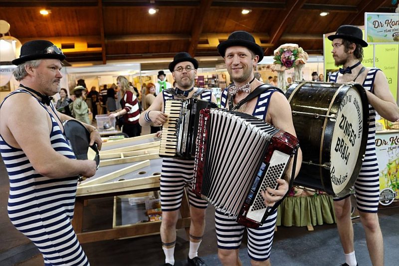 Zemgales bajāru dienu Centrāltirgū kuplinās arī Bauskas novada “Ziņģes brāļi”.
