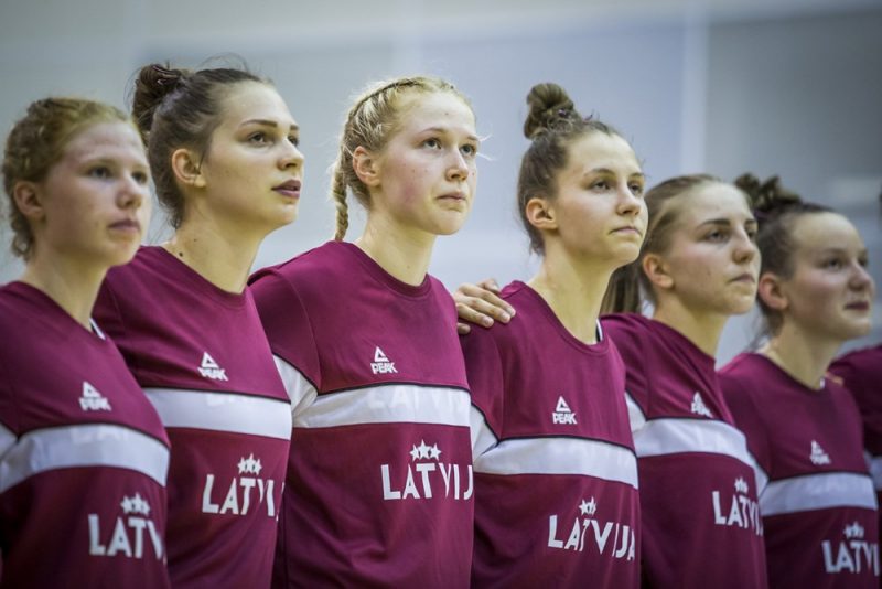 Latvijas U-20 basketbola izlases spēlētājas.
