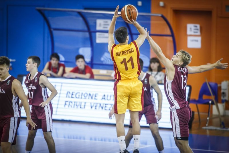 Zimeļmaķedonijas un Latvjas izlašu spēle Eiropas U16 čempionātā.