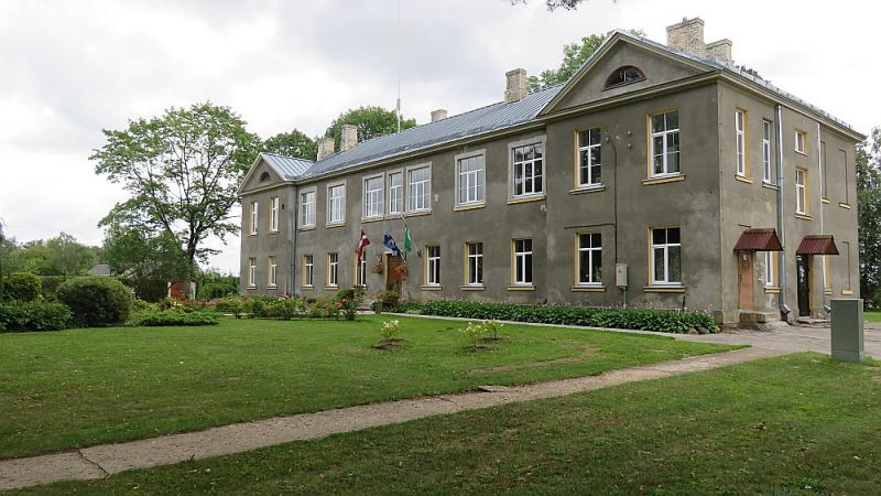 Vecsaules pamatskola. Šīs izglītības iestādes grāmatvede piecu gadu laikā piesavinājusies 71 432 eiro pašvaldības naudas.