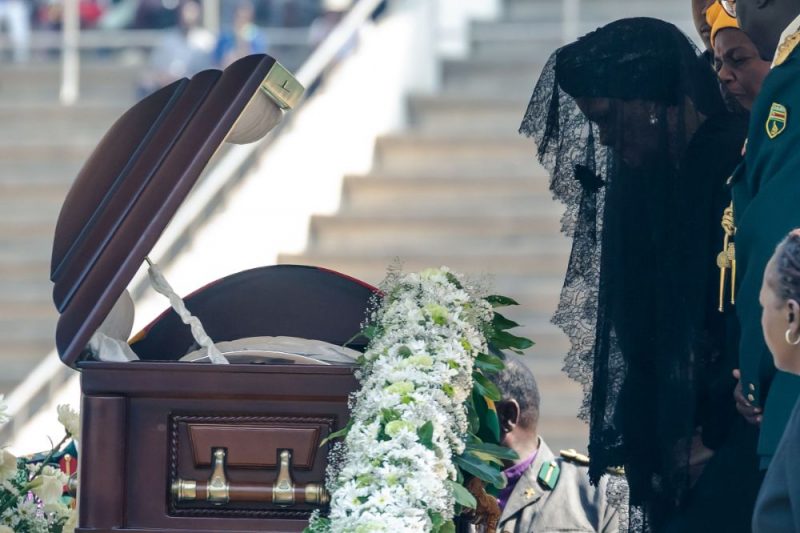Zimbabvē notikušas bijušā prezidenta Mugabes valsts bēres.