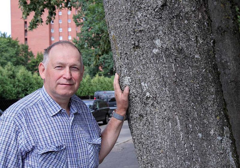 Aivars Žūriņš: “Domāju, ka balvu par ieguldījumu zinātnes attīstībā saņēmu par to, ka pētu iespēju biorafinēšanas ceļā iegūt veselu produktu ķēdi. Jo vairāk sanāk, jo tas viss ekonomiski izdevīgāk.”