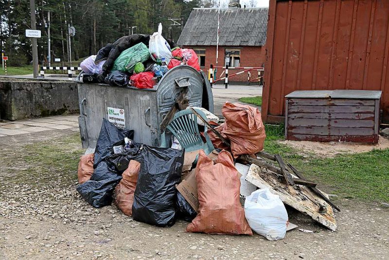 Kā vienīgo Rīgas atkritumu konflikta risinājumu iesaistītās puses šobrīd saskata pagaidu noregulējumu par līguma pārslēgšanas iesaldēšanu.