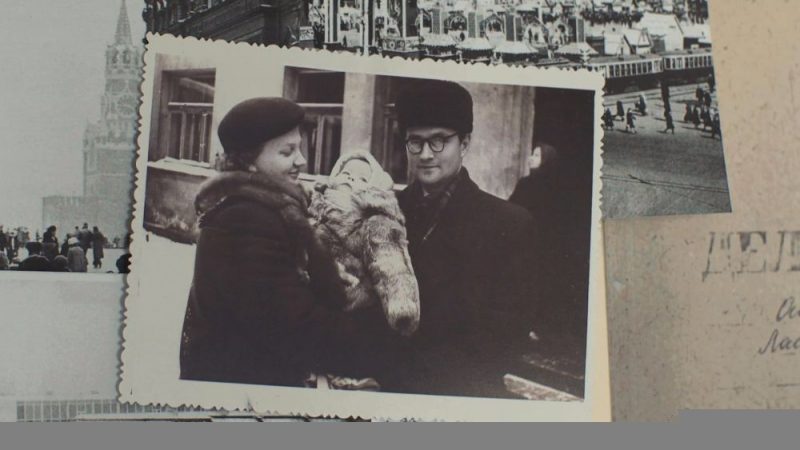Ieva agrā bērnībā kopā ar vecākiem.