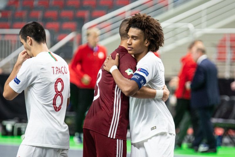 Latvijas U-19 telpu futbola izlase zaudēja Portugālei.