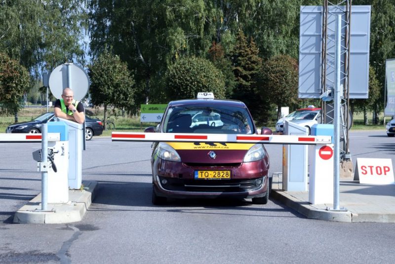 Taksometru cīņa par lidostu “Rīga” .