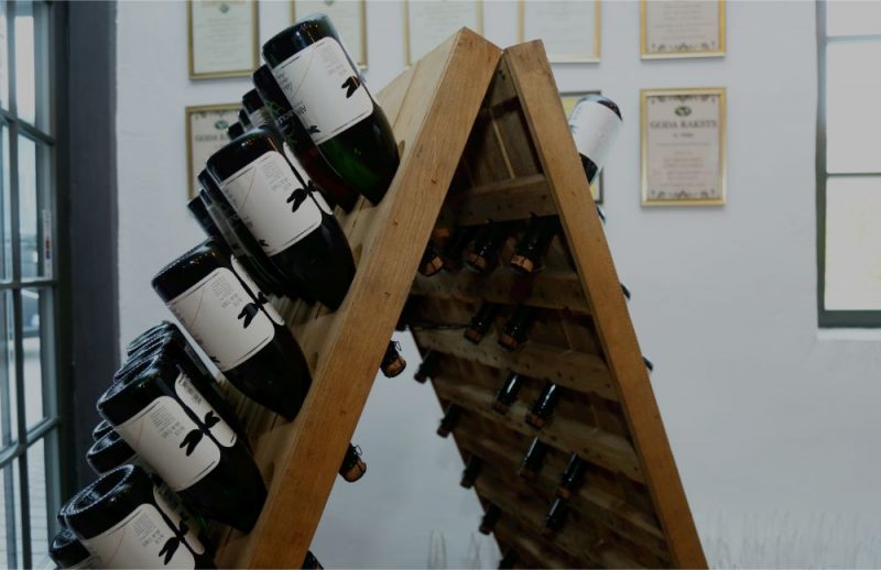 Japānā norisinājās lielākais valsts sidru konkurss “Japan Cider Awards”, kurā Abavas vīna darītavas radītais dzirkstvīns “Ābols apiņos” ieguva augstāko apbalvojumu.
