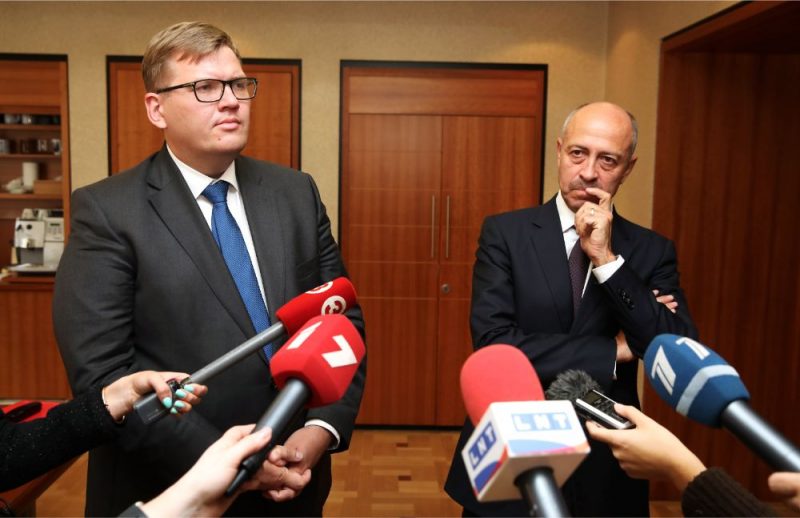 Vides aizsardzības un reģionālās attīstības ministrs un Rīgas domes priekšsēdētājs pārrunā atkritumu apsaimniekošanas situāciju pašvaldībā