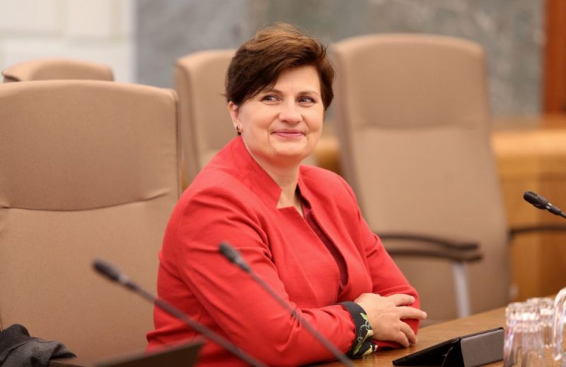 Veselības ministre Ilze Viņķele Ministru kabineta sēdes laikā par fiskālās telpas pasākumiem un izdevumiem prioritārajiem pasākumiem valsts budžetam 2020.gadam un ietvaram 2020.-2022.gadam.