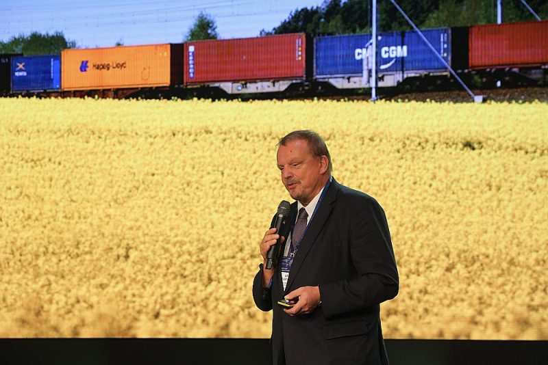 “DB Cargo Eurasia” izpilddirektors Uve Leišners: “Rīgas un pārējās Latvijas lielās ostas jau no PSRS laikiem veidotas kā tranzīta mezgli milzīgiem apjomiem, ko sāksim izmantot pēc “Rail Baltica” projekta ieviešanas.”