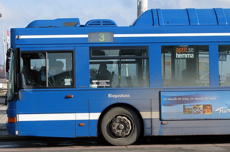 Zviedrijā jau 2022. gadā cer izveidot vienotu biļešu sistēmu, kad ar vienu karti varēs braukt gan šajā autobusā Stokholmas ielās un visā valstī, gan ar vilcienu, gan ar prāmi vai tramvaju.