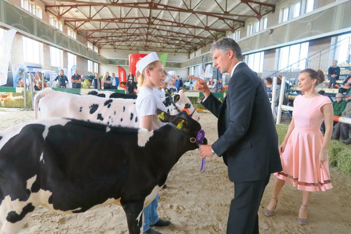 Sacensību galvenais tiesnesis Tamašs Seboks visiem šova dalībniekiem paskaidroja sava vērtējuma pamatojumu.