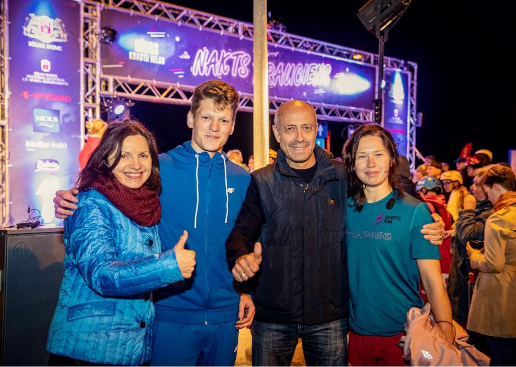 Jaunais Rīgas mērs Oļegs Burovs atklāj nakts braucienu Krasta ielā.