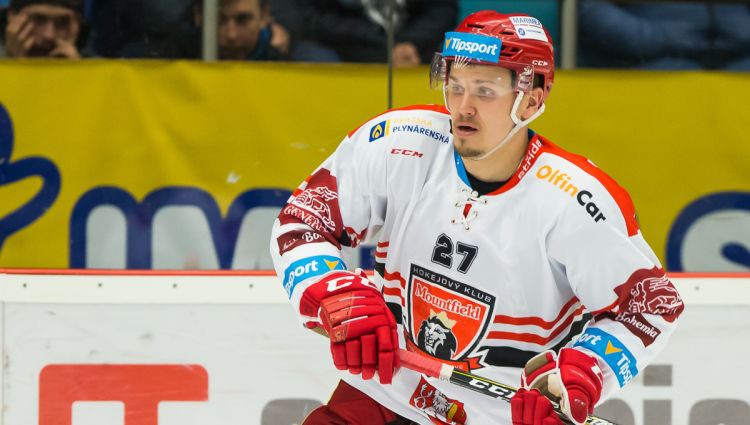 Oskars Cibuļskis ar Čehijas klubu “Mountfield” spēlēs IIHF Čempionu līgas finālā.