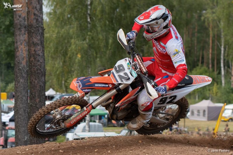 Trasē Latvijas čempions MX1 klasē un Latvijas izlases dalībnieks Toms Macuks.