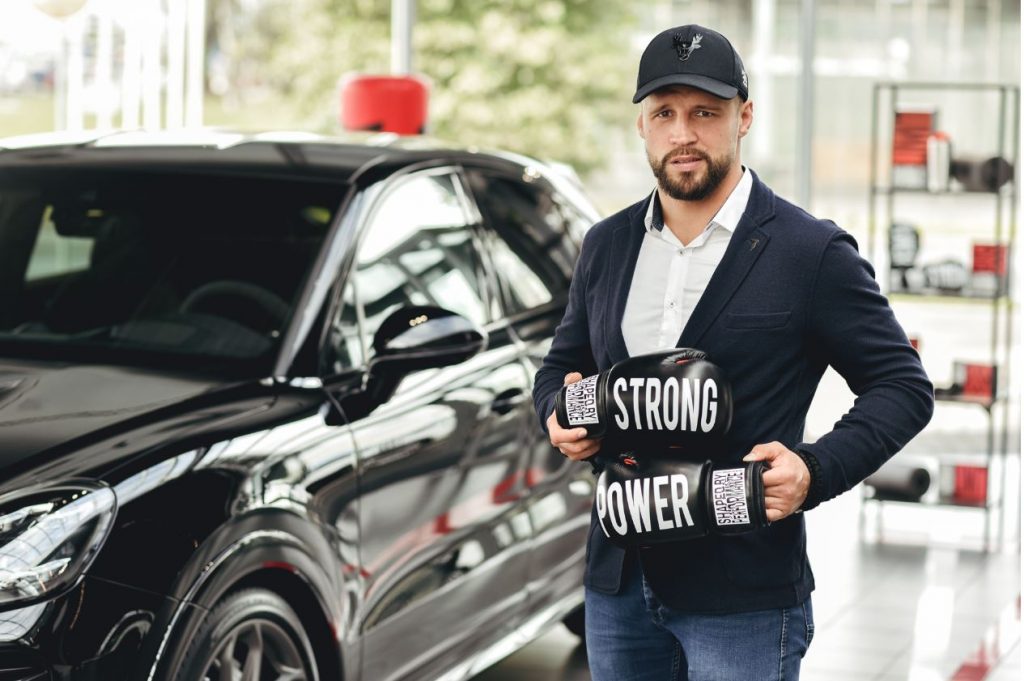 Mairis Briedis turpmāk brauks ar revolucionāro “Porsche Cayenne Coupé”.