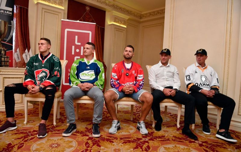 OHL čempionātā šosezon spēlēs astoņas komandas, arī jaunpienācēja HK “Olimp”, kuru pārstāvēs pieredzējušie Georgijs Pujacs (no labās) un Aleksejs Širokovs.