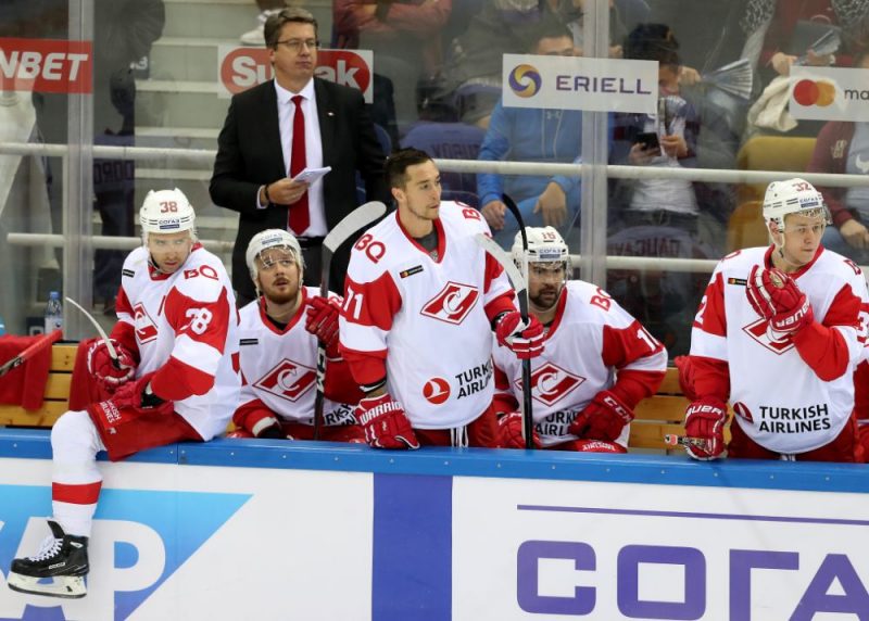 “Spartak” komanda ar Hariju Vītoliņu uz komandtiltiņa zaudēja pirmajā KHL spēlē Almati pilsētā.