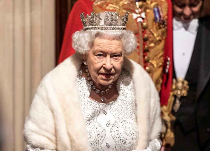 Karaliene Elizabete II apliecināja, ka britu valdības prioritāte ir valsts izstāšanās no Eiropas Savienības (ES) 31.oktobrī.