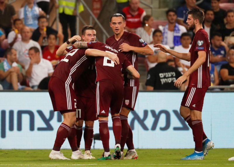 Latvijas futbola izlases spēlētājiem pēc sešu maču pārtraukuma bija iemesls papriecāties par gūtiem vārtiem, taču tas nelīdzēja pārtraukt zaudējumu sēriju.