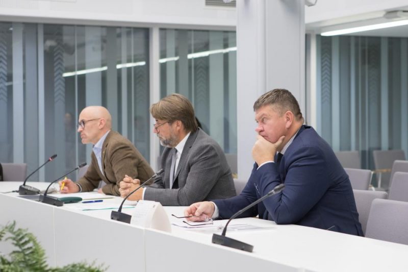 2019.gada 15.oktobris. Parlamentārās izmeklēšanas komisija par OIK atbalsta ieviešanas mērķiem, ietekmi, kritērijiem atbalsta saņemšanai un par nodarīto kaitējumu un tiesību aizsardzības institūciju rīcību sēde.