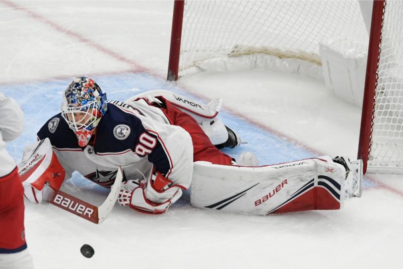 Elvis Merzļikins savā otrajā NHL spēlē parādīja jau krietni labāku sniegumu.