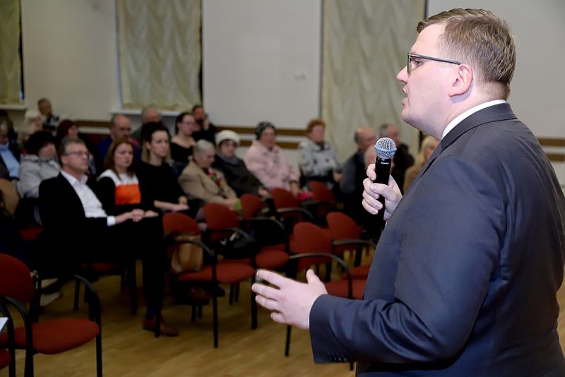 Valsts uzdevums ir kompensēt starpību kredīta garantijās starp Pierīgu un attālākiem novadiem, diskusijā Ērgļos uzņēmējiem solīja Juris Pūce.