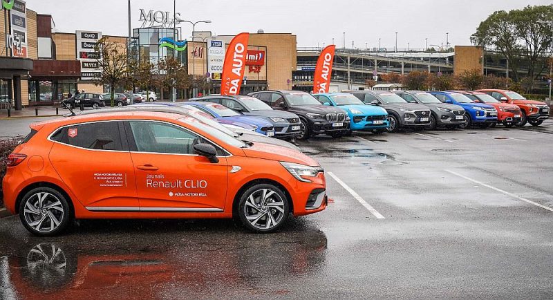 Titula “Gada auto” pretendenti pie “Mola”.