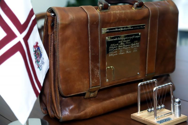 Finanšu ministrs Jānis Reirs iesniedz Saeimai 2020.gada valsts budžeta likumprojektu, 14.10.2019.