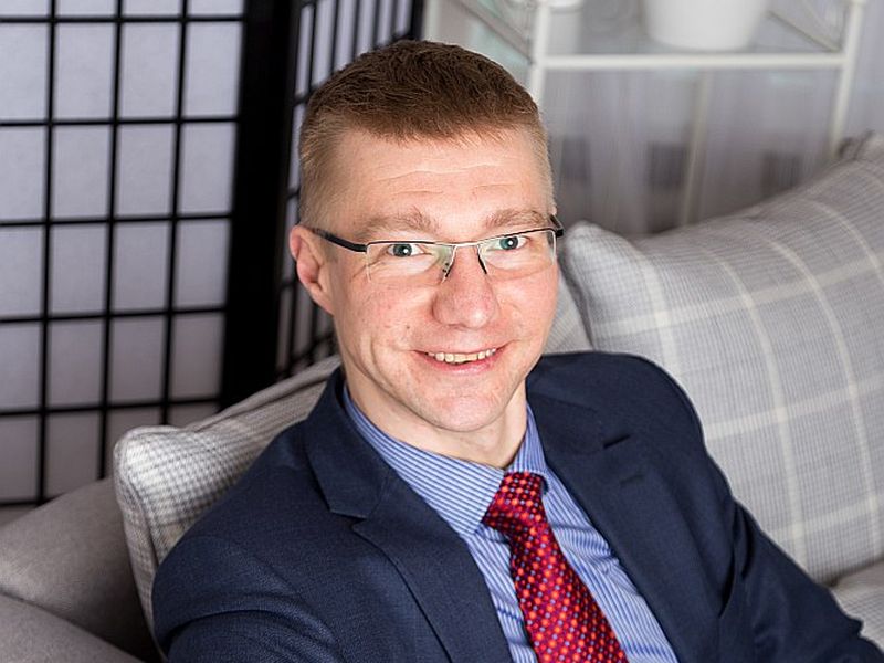 Būvniecības valsts kontroles biroja BIS departamenta direktors Uldis Jansons: “Lai saprastu sistēmas priekšrocības, vajag tikai salīdzināt: nolieciet blakus ierastās papīra un BIS procedūras. Tad uzreiz kļūs skaidrs izdevīgums, ērtums un ātrums pilnīgi digitalizētajā procesā.”