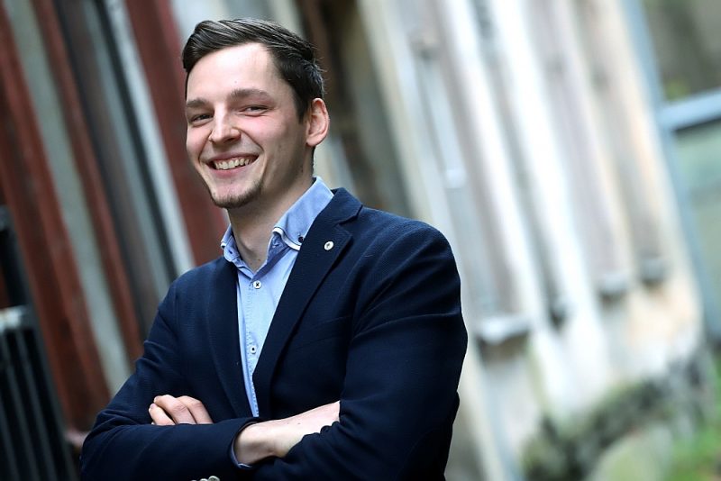 Vaicāts, ar kādām problēmām saskaras pasniedzēja darbā, Raivo Kalderauskis norāda, ka problēmu nav, ir izaicinājumi. Gadu no gada mainās tas, kā studenti uztver informāciju. Iespējams, tas saistīts ar aizvien pieaugošo informācijas apjomu.