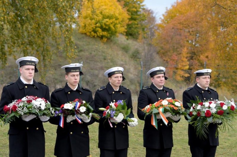 Piemin Latvijas Neatkarības karā kritušos ārvalstu jūrniekus