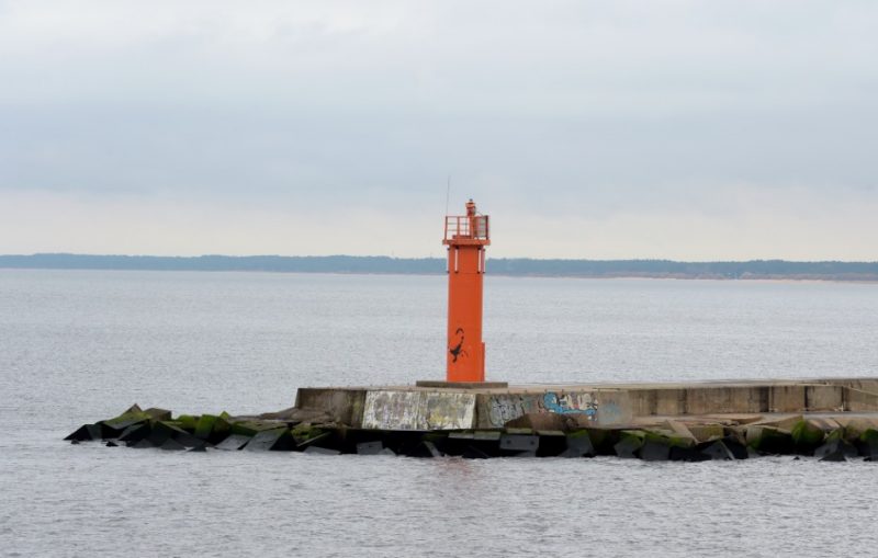 Skats uz Mangaļsalas molu un bāku.