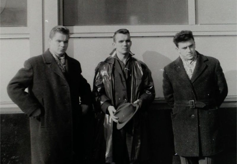 Kādreizējie hokejisti un komandas biedri Eduards Strauts (no kreisās), Gunārs Krastiņš un Andris Bušs.