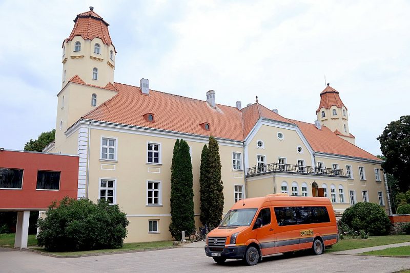 Suntažu vidusskola Ogres novadā var būt viena no tām skolām, kurai liegs īstenot vidusskolas vai pat pamatskolas programmu, ja valdība apstiprinās tādas prasības minimālajam skolēnu skaitam, kā iesaka Izglītības un zinātnes ministrija.