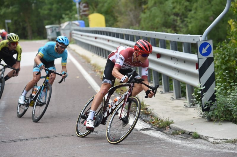 Toms Skujiņš brauc pēc trešās vietas “Tre Valli Varesine” velobraucienā.