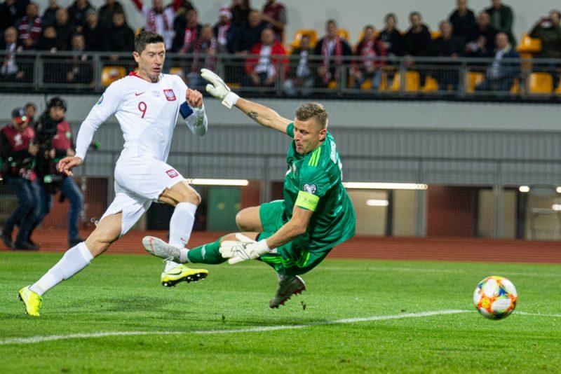 Roberts Levandovskis Rīgā guva trīs vieglus vārtus.