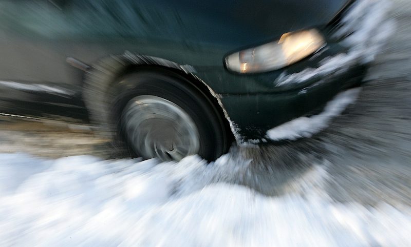 Mācītājs neuzskata, ka būtu saistīts ar ceļu satiksmes negadījumu, jo uz ceļa gulošajam neesot bijis fiziska kontakta ar automobili, – un, ja arī Jānis bijis sabraukts, tad to visdrīzāk izdarījis kāds cits automobilis pirms tam.