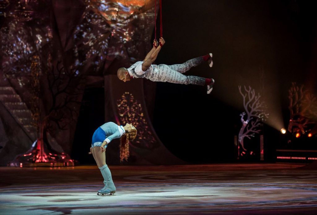“Cirque du Soleil” izrāde uz ledus.